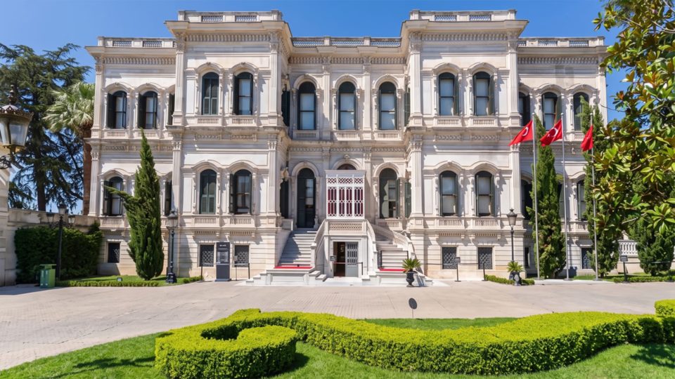 Yıldız Sarayı'nda Bir Gün - Bir İmparatorluğun Son Yarım Asrı