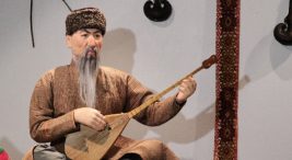 kazakistan-milli-muze'sinde-“ulu-bozkirda-dombra-sesi”-sergisi-duzenlendi