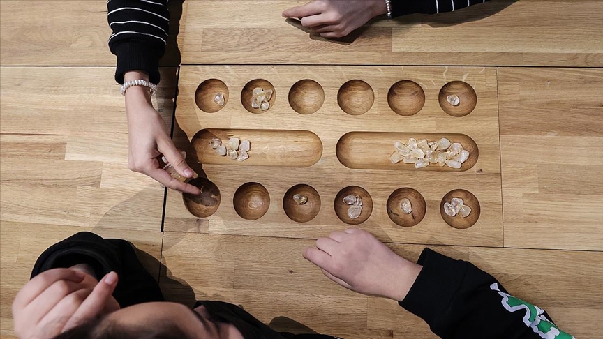 turk-zeka-ve-strateji-oyunu-mangala-gelecege-tasiniyor