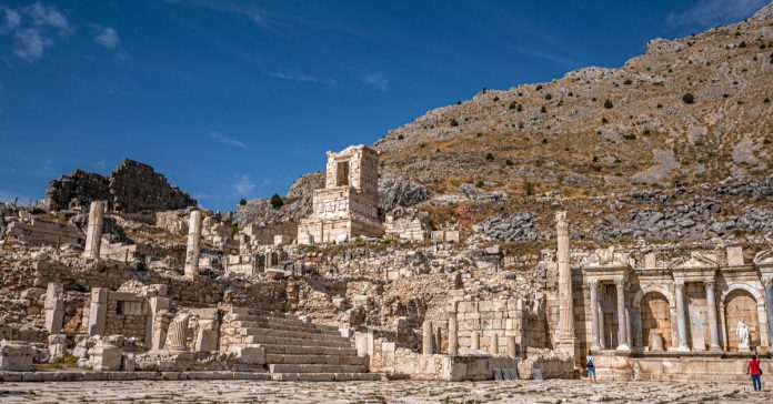 buyuleyici-17-tarihi-yapisiyla-burdur'un-tarihi-yerler-listesi-|-biletbayi.com