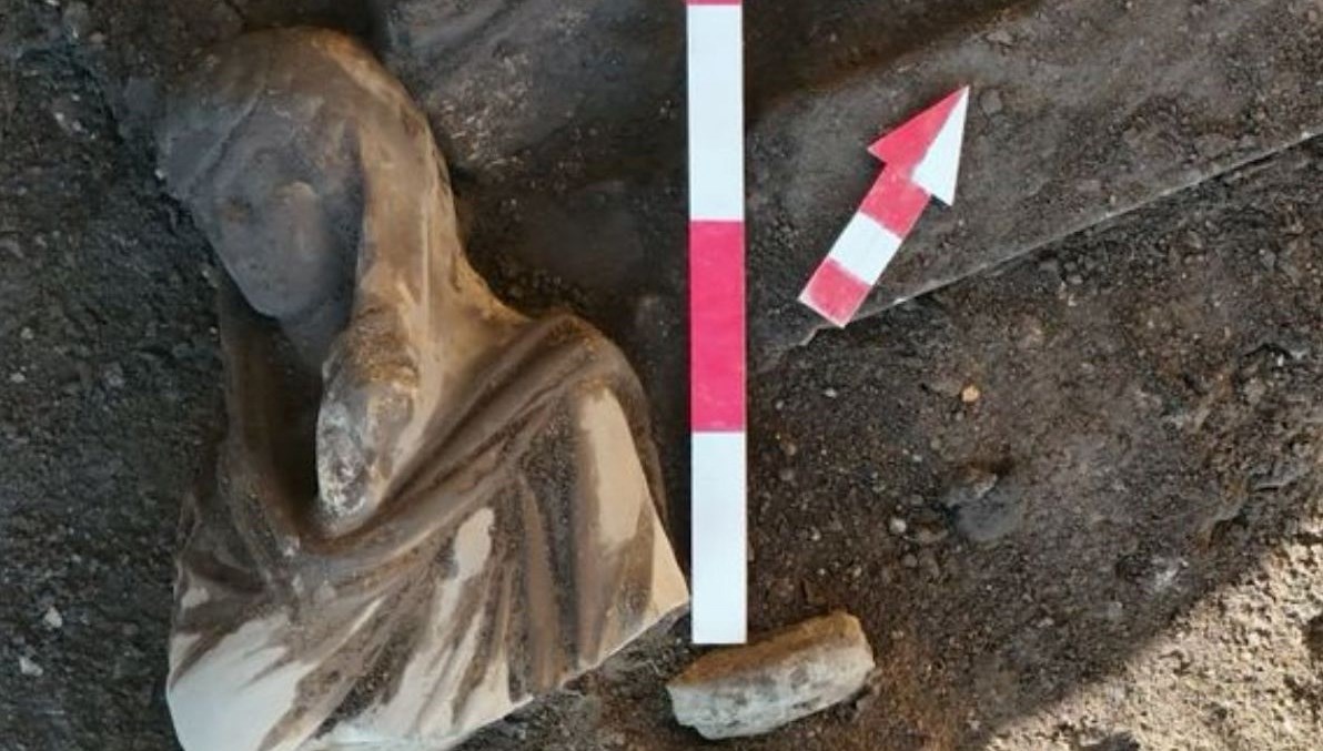 perge-antik-kenti’nde-5-heykel-bulundu