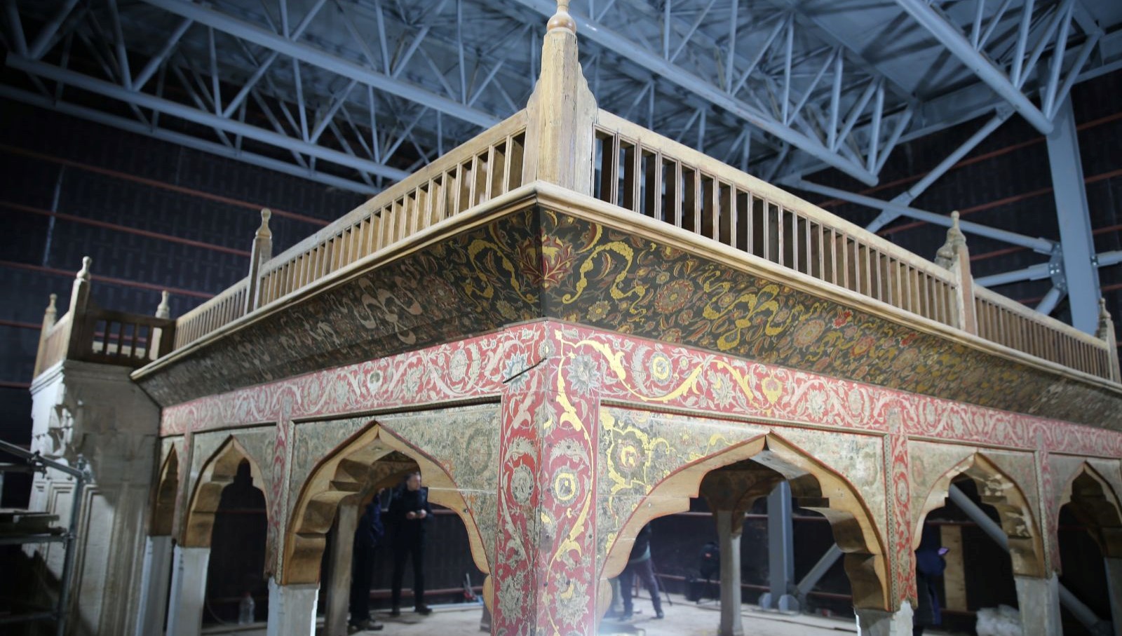 selimiye-camisi’nin-merkezinde-yer-alan-muezzin-mahfili-restore-ediliyor