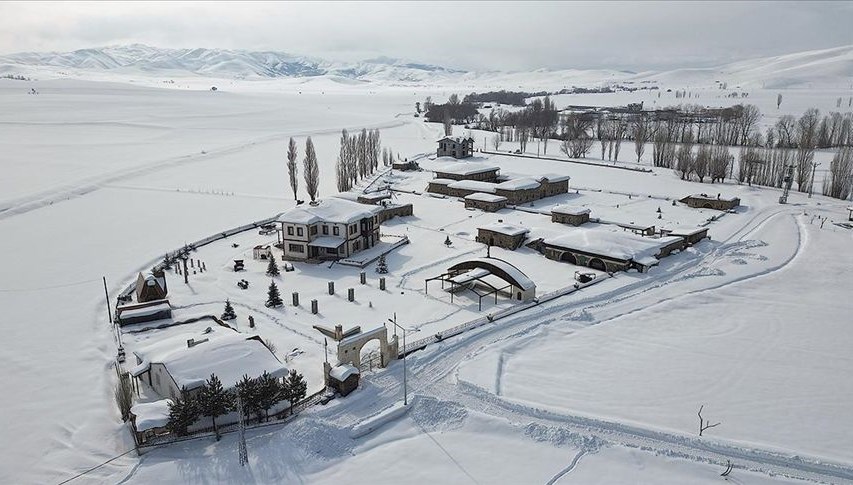 kenan-yavuz-etnografya-muzesi beyaza-burundu