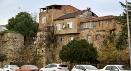 tarihi-sinop-kalesi,-uzerindeki-“kalekondu”lardan-kurtarilacak