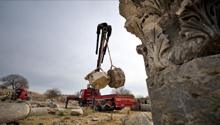 kastabala-antik-kenti’ndeki-sutunlu-yolda-restorasyon-calismasi-baslatildi