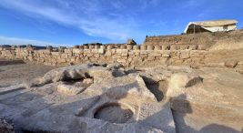 kastabala-antik-kenti’nde-acik-hava-kult-alani-bulundu