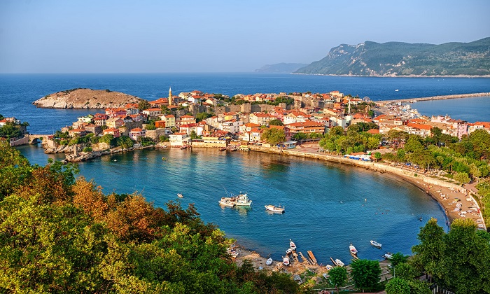 amasra-rekor-kirdi:-9-ayda-2-milyon-200-bin-turisti-agirladi!-–-turizm-gunlugu