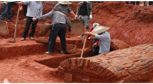 uygur-ozerk-bolgesi'ne-bagli-turfan-kentinde-“kizil-prenses”in-mezari-bulundu.