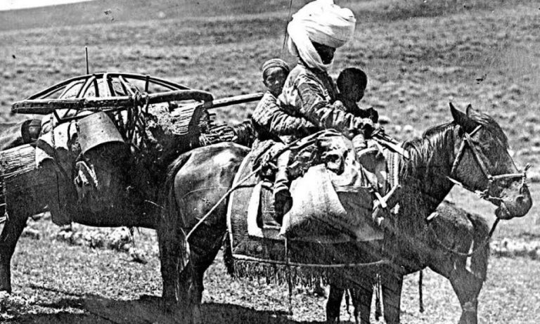 kirgizistan'da-carlik-rusyasi'nin-isledigi-1916-urkun-katliami-aniliyor