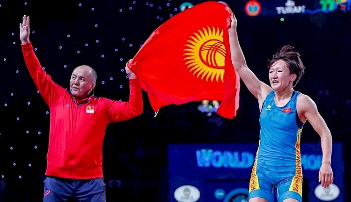 unlu-kirgiz-guresci,-sirbistan'da-dunya-sampiyonu-oldu