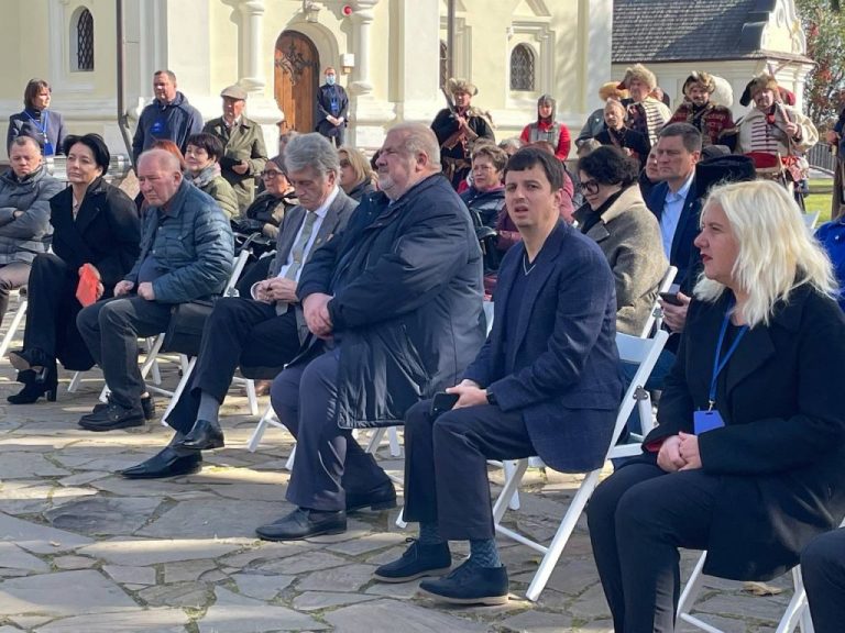 kazak-atamanliginin-tarihi-sehri-baturin'de-ukrayna-kirim-tarihi-iliskileri-anildi