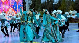 turkmen-halkinin-arkadag-onuruna-bayram-konseri