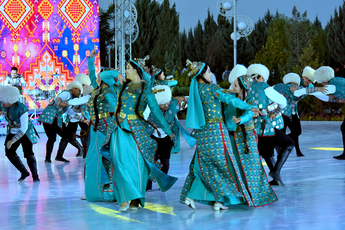 turkmen-halkinin-arkadag-onuruna-bayram-konseri