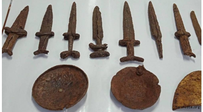 buhara'da-mo-1.-yuzyila-ait-silahlar-esyalari-bulundu