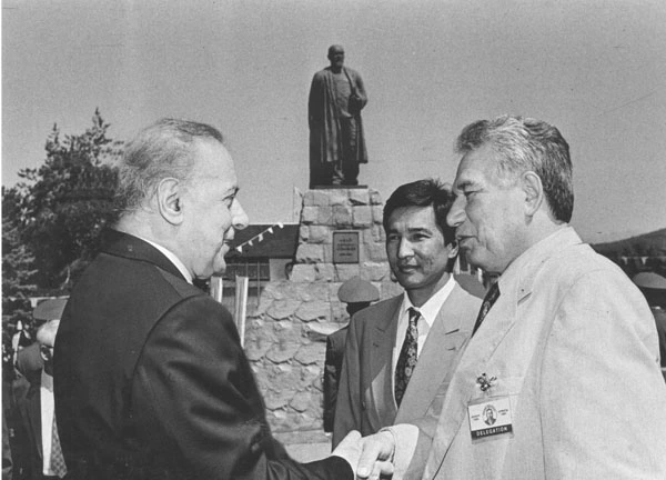 heydər-eliyevin-ədəbiyyat-siyasəti