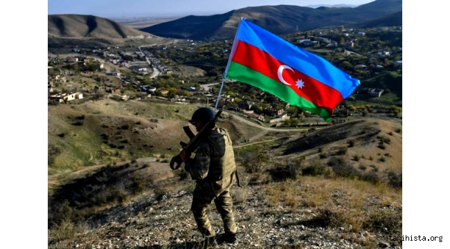 bayragi-qaldiran-əsgər