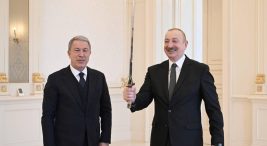 azerbaycan-cumhurbaskani-ilham-aliyev,-hulusi-akar’i-kabul-etti