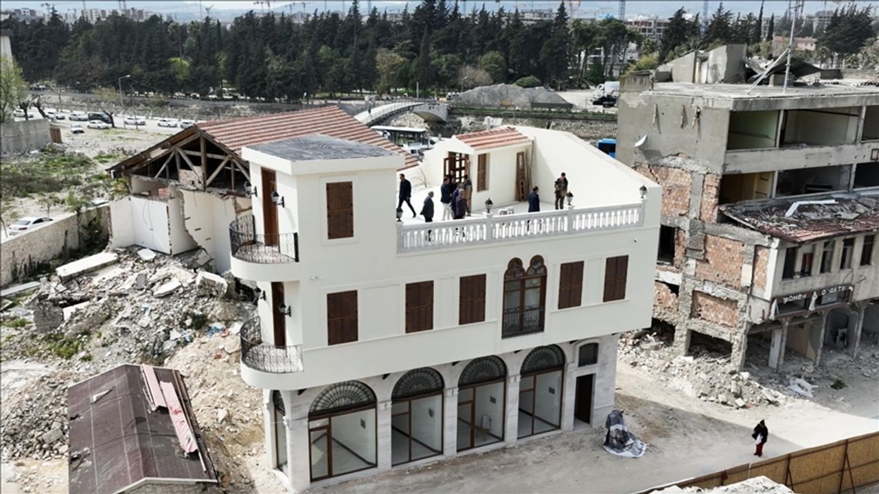 depremde-yikilan-hatay-edebiyat-muze-kutuphanesinin-yeniden-insasinda-sona-yaklasildi