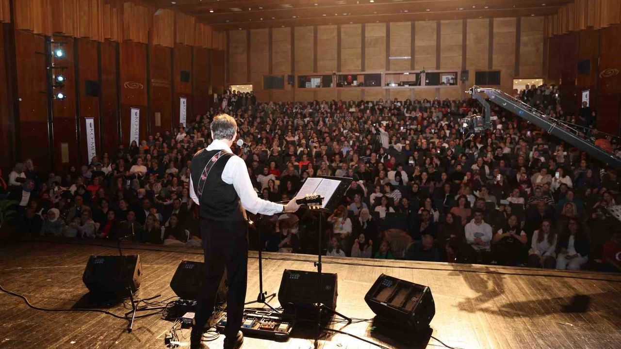 baris-manco’nun-sarkilari-kocaeli’de-yankilandi