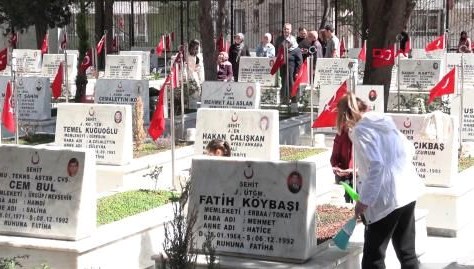 ankara’da-sehitliklerde-arife-gunu-yogunlugu