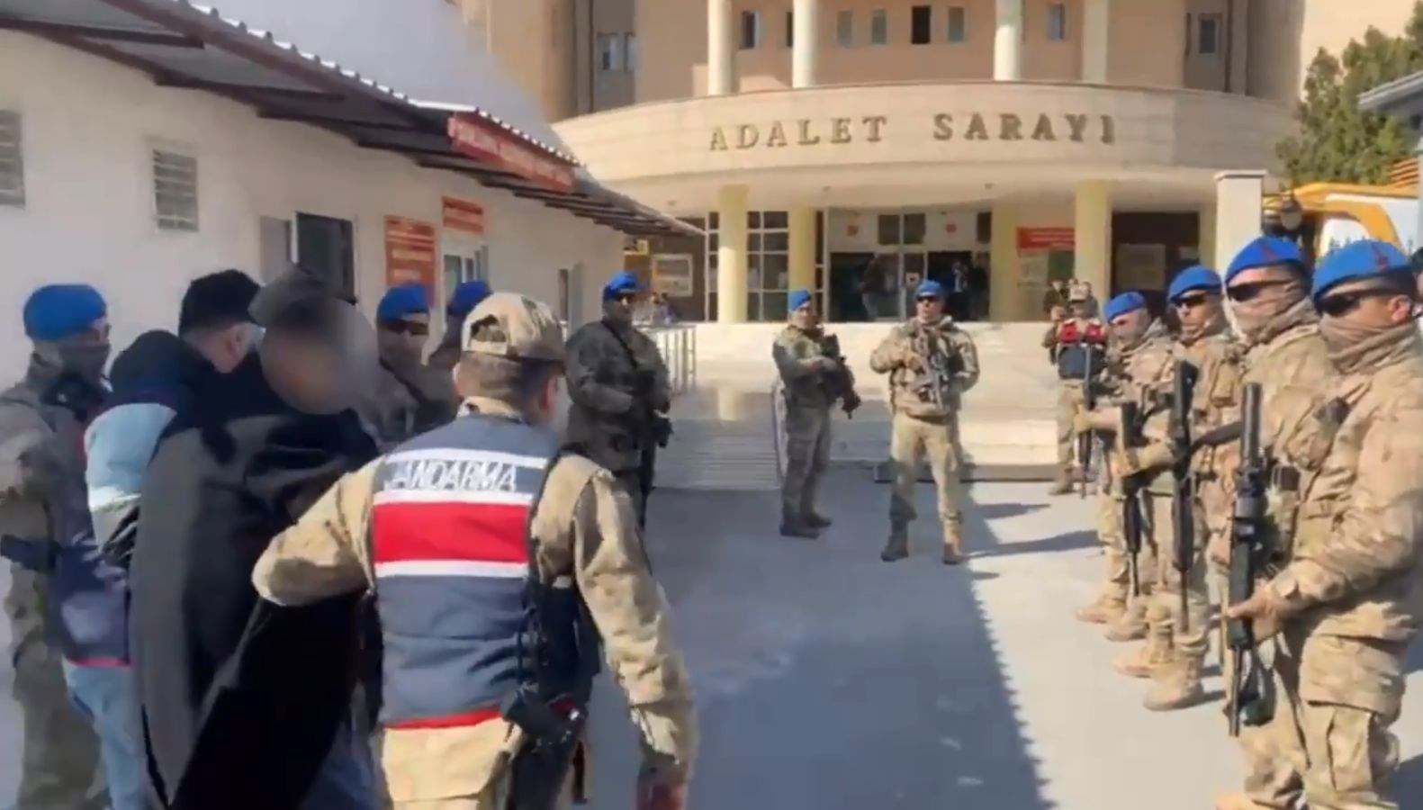 bakan-yerlikaya-duyurdu:-sehidin-kani-yerde-kalmadi