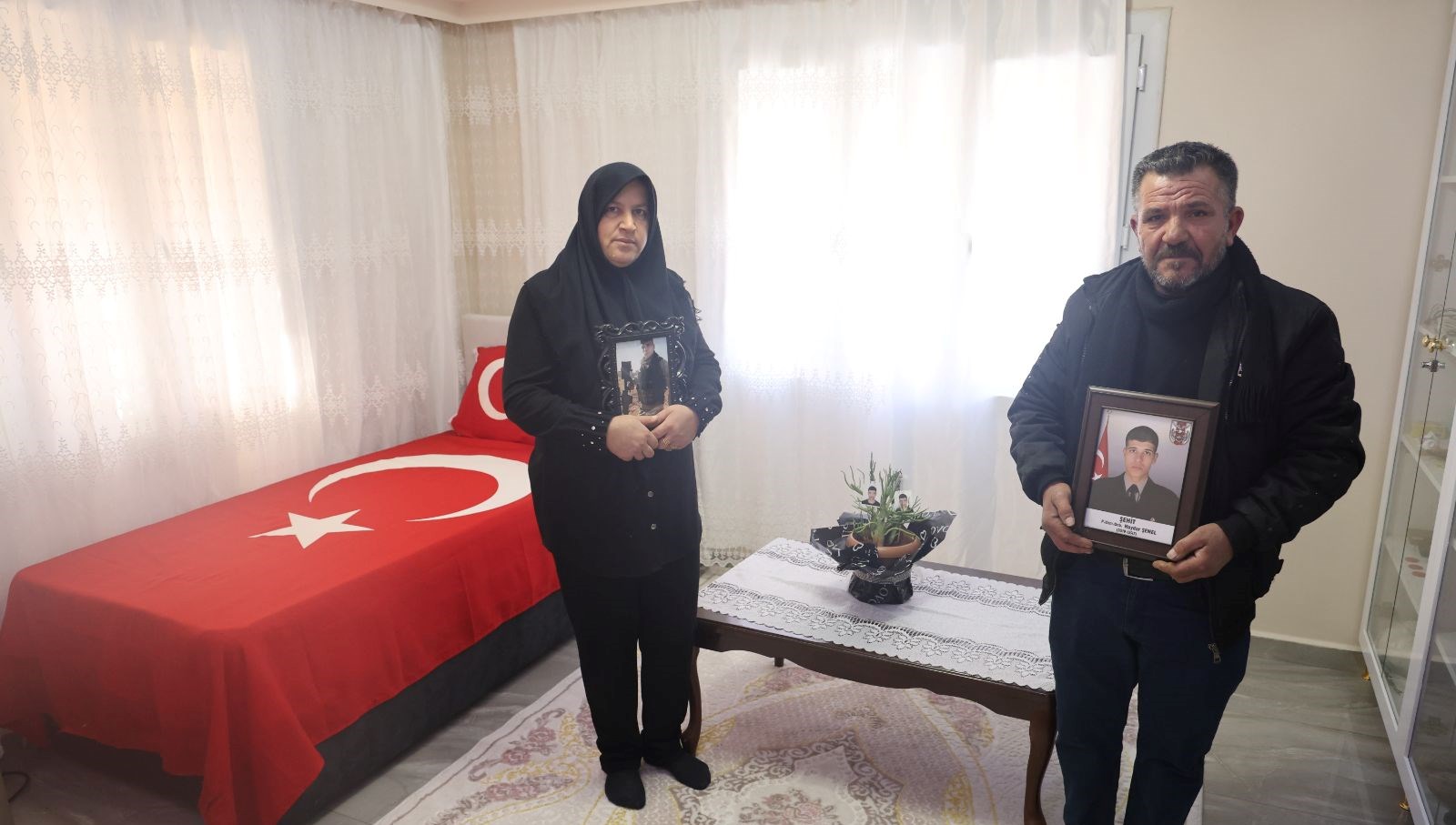 sehidin-24-yillik-hatirasi-ailesi-tarafindan-odasinda-yasatiliyor