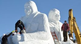 eksi-14-derecede-sarikamis-sehitlerinin-heykellerini-yaptilar