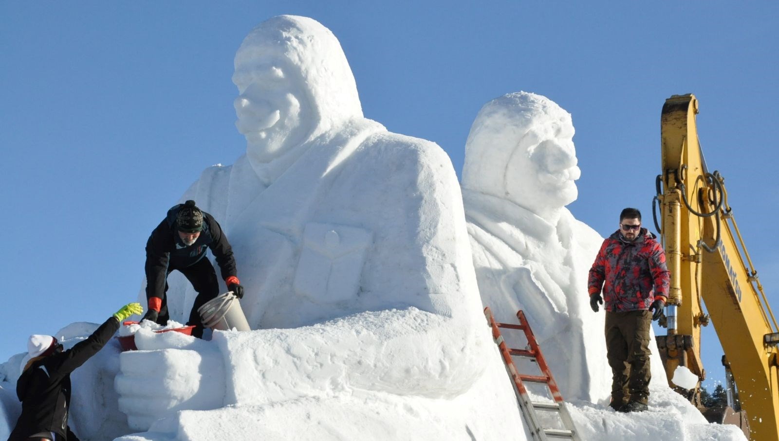 eksi-14-derecede-sarikamis-sehitlerinin-heykellerini-yaptilar