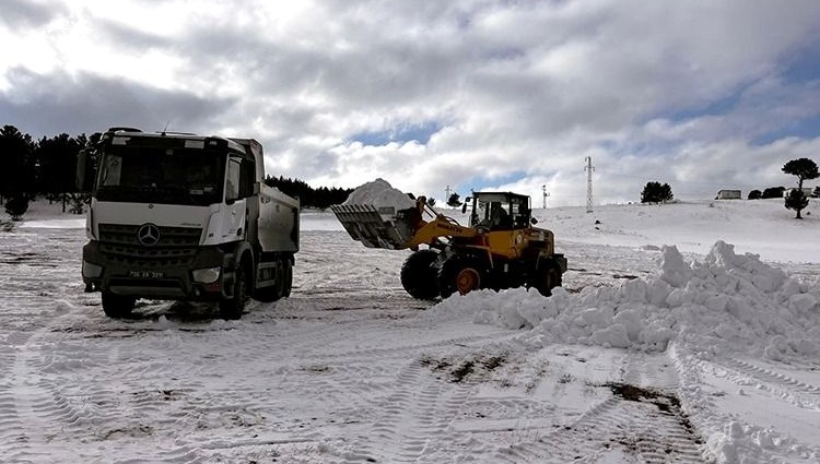 sarikamis’ta-sehitleri-anisina-kardan-heykeller-yapiliyor