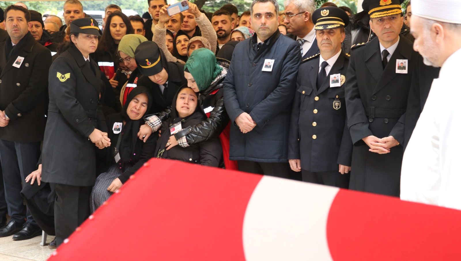 sehit-uzman-cavus-eren-kizildag’a-gozyaslariyla-veda:-vasiyeti-yerine-getirildi