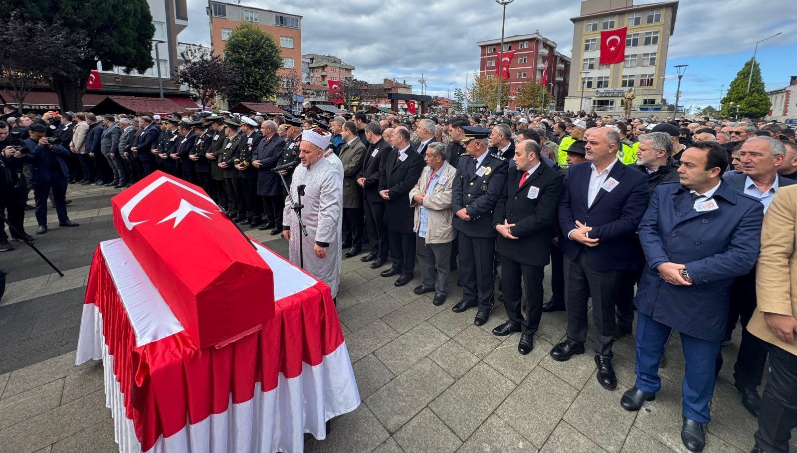 istanbul’da-sehit-olan-polise-veda