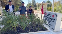 feto-elebasi-gulen’in-olumu-sonrasi-omer-halisdemir’in-kabrine-ziyaretci-akini