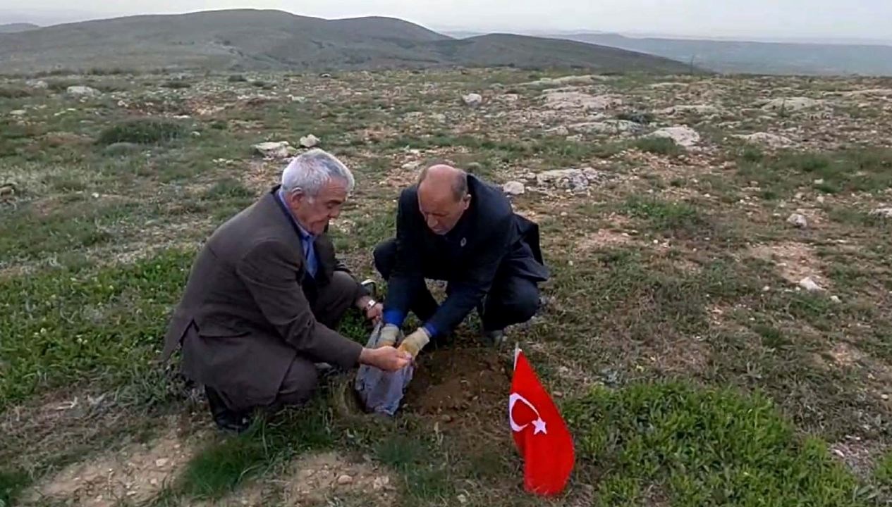 sehit-dedesinin-vasiyetini-104-yil-sonra-yerine-getirdi