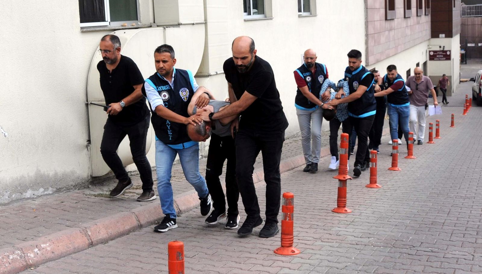 kavgaya-mudahale-eden-polisin-sehit-edildigi-davada-saniga-muebbet-hapis