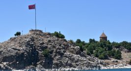 van-golu’ndeki-akdamar-adasi’na-yogun-ilgi