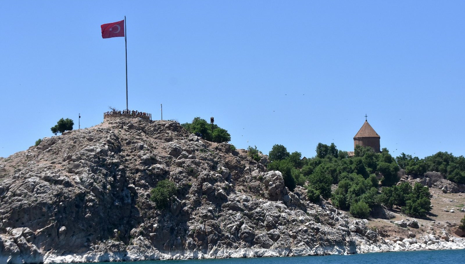 van-golu’ndeki-akdamar-adasi’na-yogun-ilgi