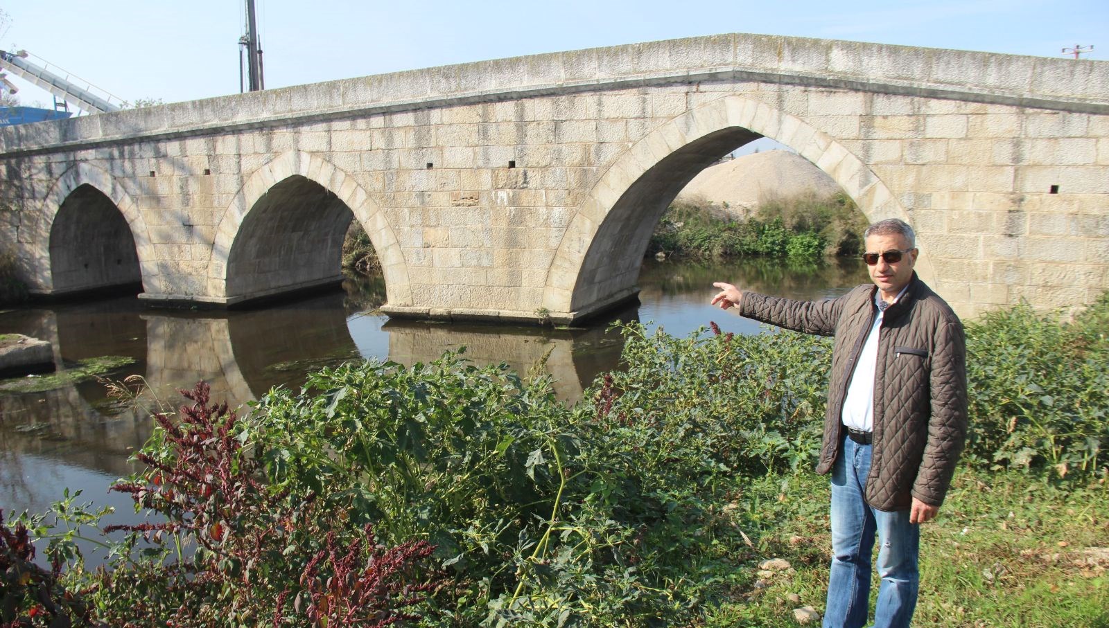 tarihi-kopru-50-metre-yer-degistirdi