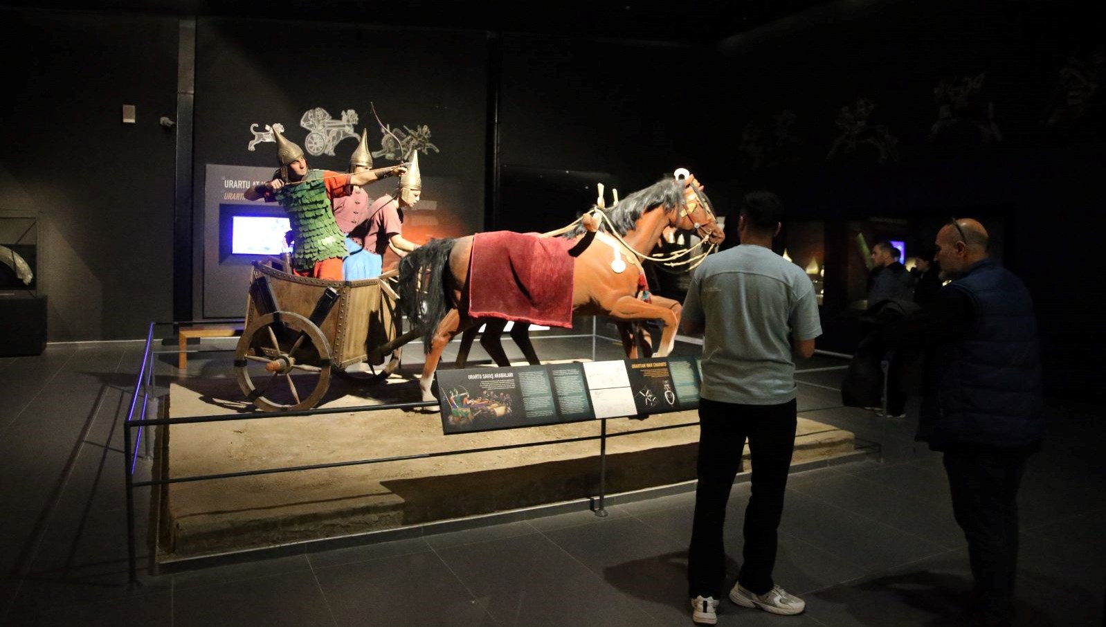 van-muzesi ziyaretcileri-tarihi-yolculuga-cikariyor