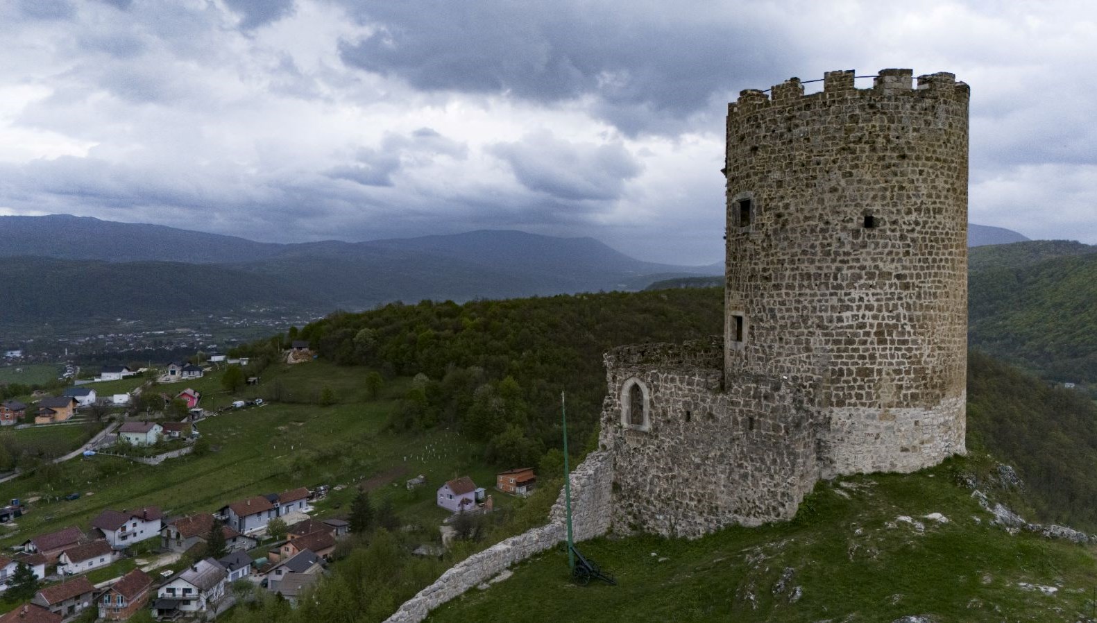 bosna-hersek’teki sokolac-kalesi -zamana-direniyor