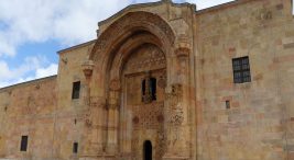 divrigi-ulu-camii-ve-darussifasi’na-ziyaretci-akini