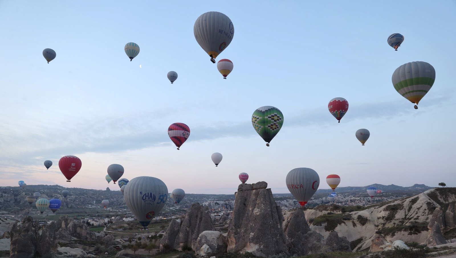 kapadokya her-yil-milyonlarca-ziyaretciye-ev-sahipligi-yapiyor