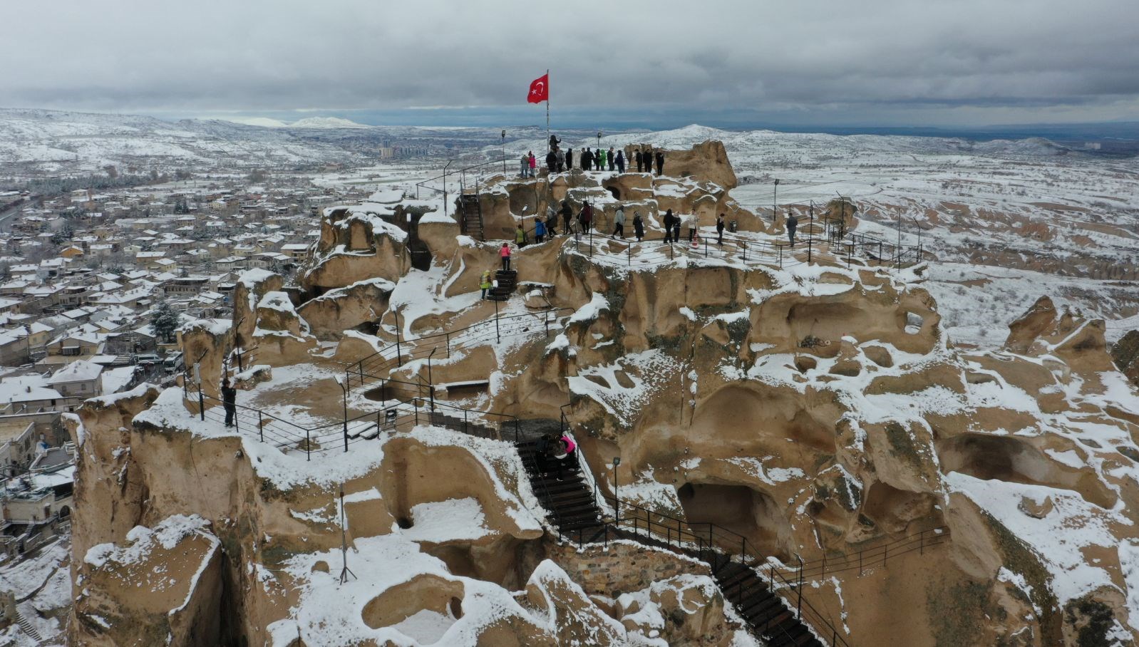 kapadokya beyaz-ortuyle-kaplandi