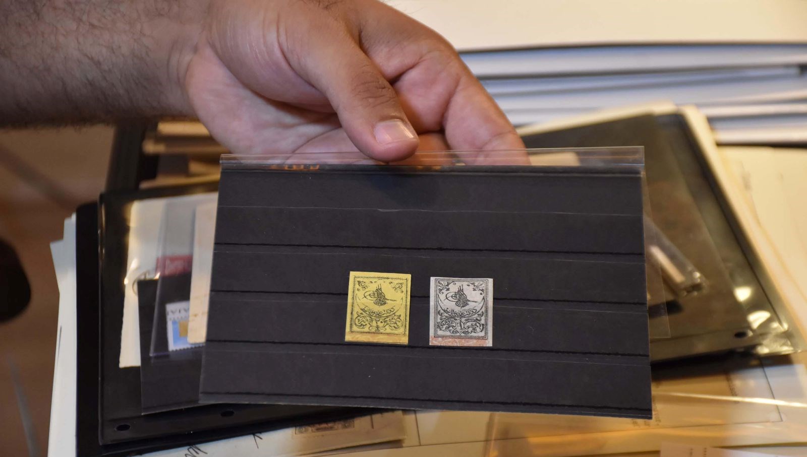 pul-koleksiyonuyla-tarihe-isik-tutuyor