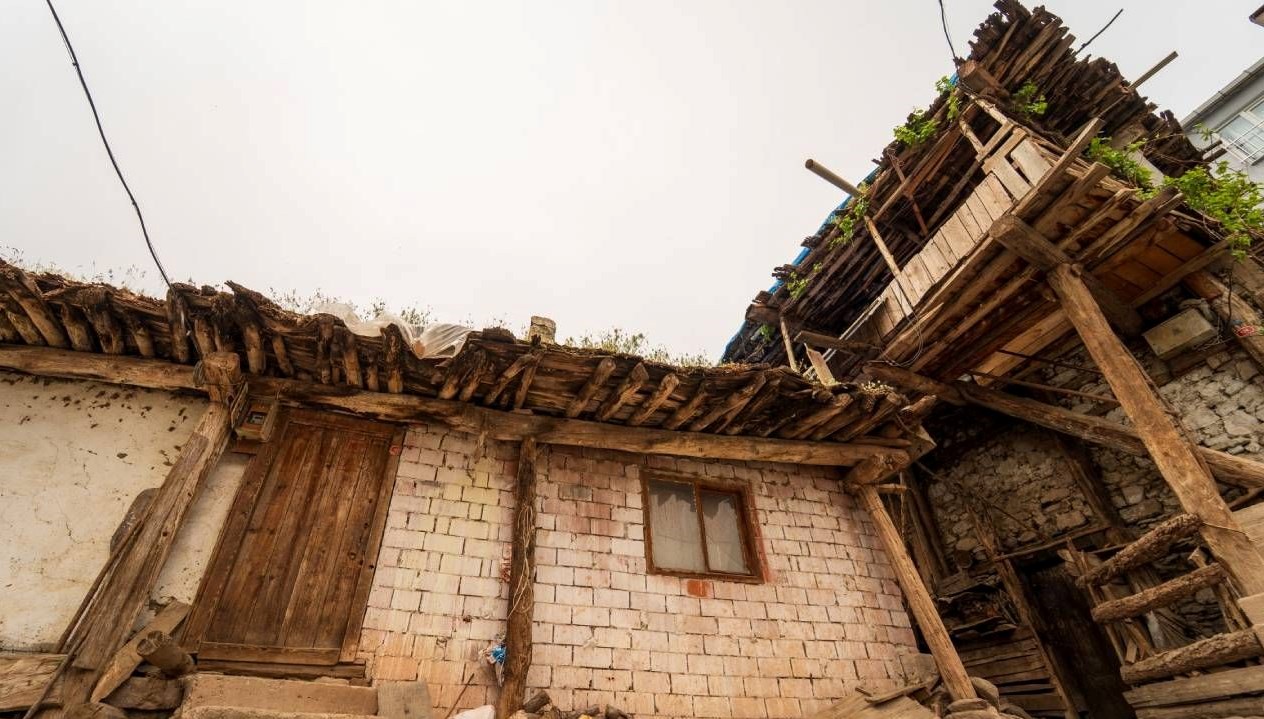 manisa’da-gorenlerin-ilgisini-cekiyor:-buyuk-yangindan-sadece-o-bolge-yanmadi