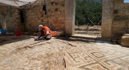 olympos antik kenti’nde yeni-mozaik-alanlari-bulundu