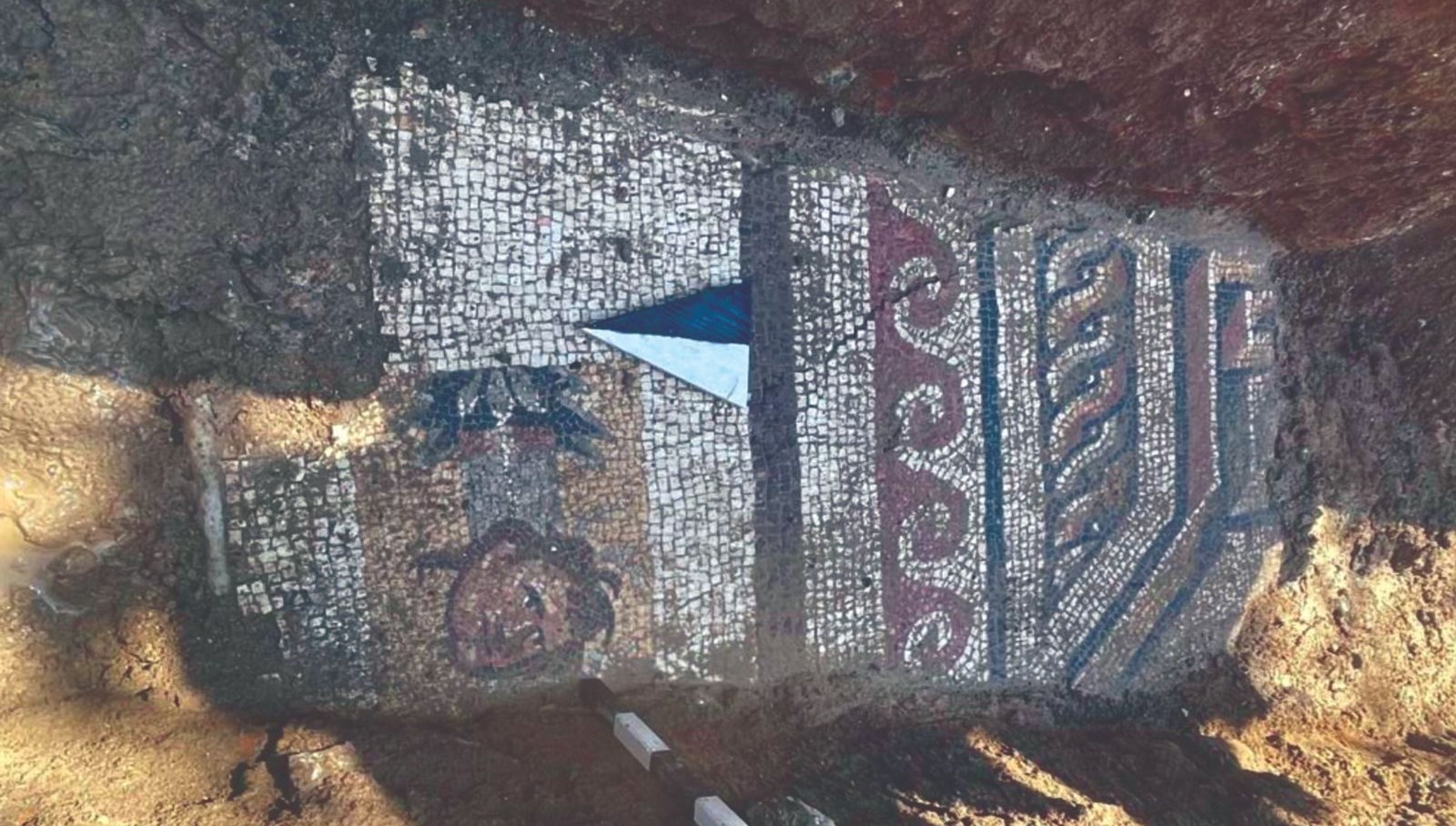 altyapi-calismasinda-1500-yillik-mozaik-bulundu