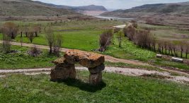 ilk-kez-gorenleri-urkutuyor:-200-yil-once-dikilen-musalla-tasi