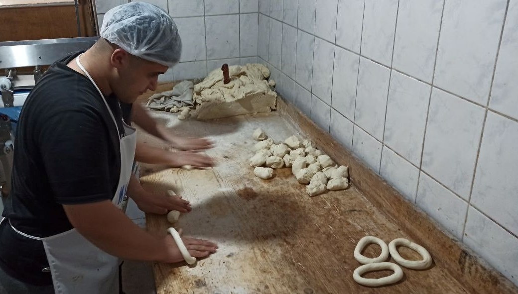 113-yildir-bir-ilcenin-simgesi:-tarihi-tas-firin-ve-odun-atesinde-pisiyor