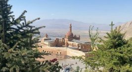 ishak-pasa-sarayi’na yaz-tatilinde-yogun-ilgi