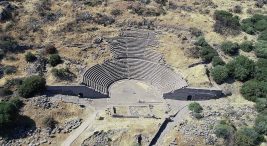 assos-antik-kenti’ndeki-2-bin-200-yillik-tiyatro-restore-edilecek